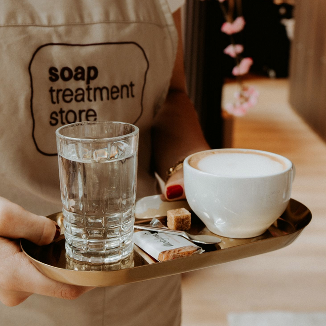 coffee date - pedicure